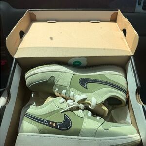 Nike Olive and Black Low-Top Sneakers